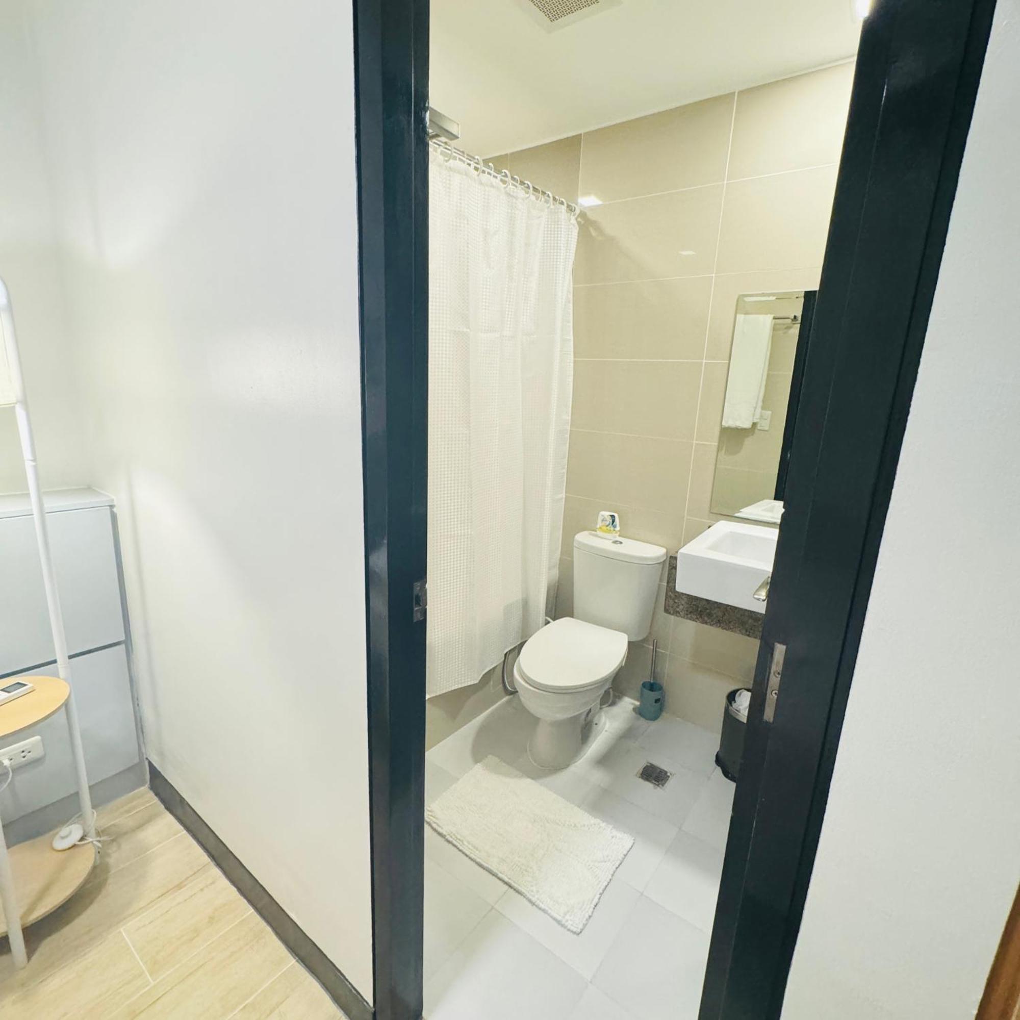 Mactan Newtown Condo With Free Airport Pickup Lapu-Lapu City Exterior photo